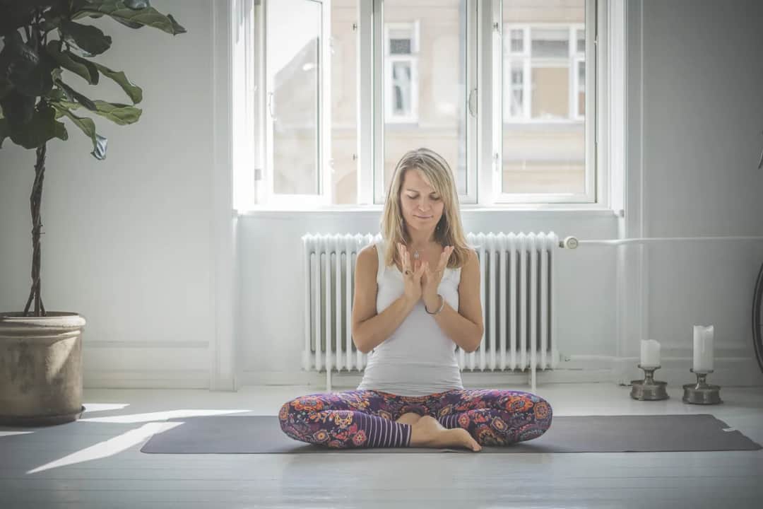 Zagrożenia otwierania czakr: Jak unikać pułapek i medytować bezpiecznie?